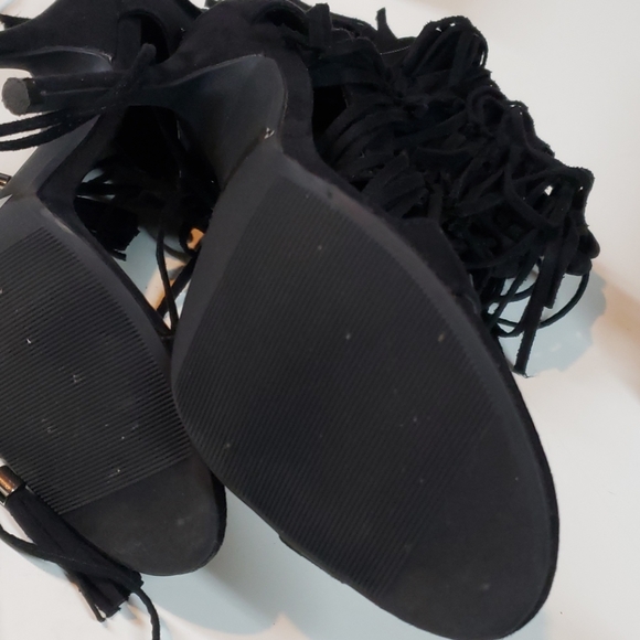 NWOT Blk fringe laceup stiletto - Picture 3 of 3